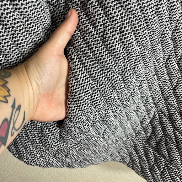 COPY - Gap fit pullover with hoodie - Picture 4 of 6